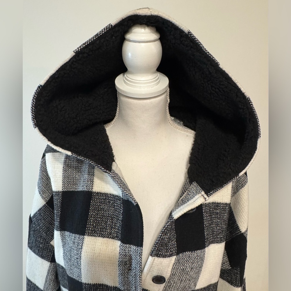 NEW RDI Black & White Buffalo Plaid Long Coat Faux Shearling Hood & Cuffs Size M - Picture 4 of 6